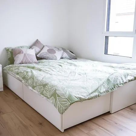 Proche De La Frontiere Et Outlet Shopping Avec Wifi, Jardin, Parking