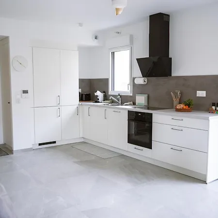 Proche De La Frontiere Et Outlet Shopping Avec Wifi, Jardin, Parking *