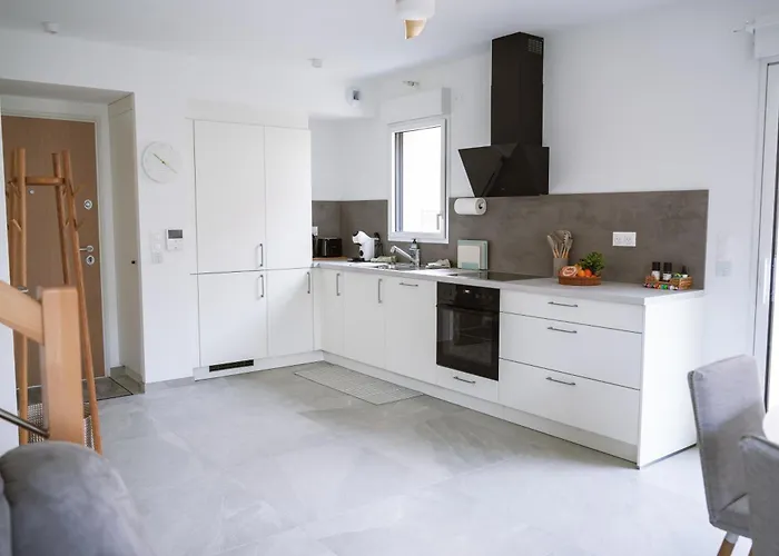 Proche De La Frontiere Et Outlet Shopping Avec Wifi, Jardin, Parking *